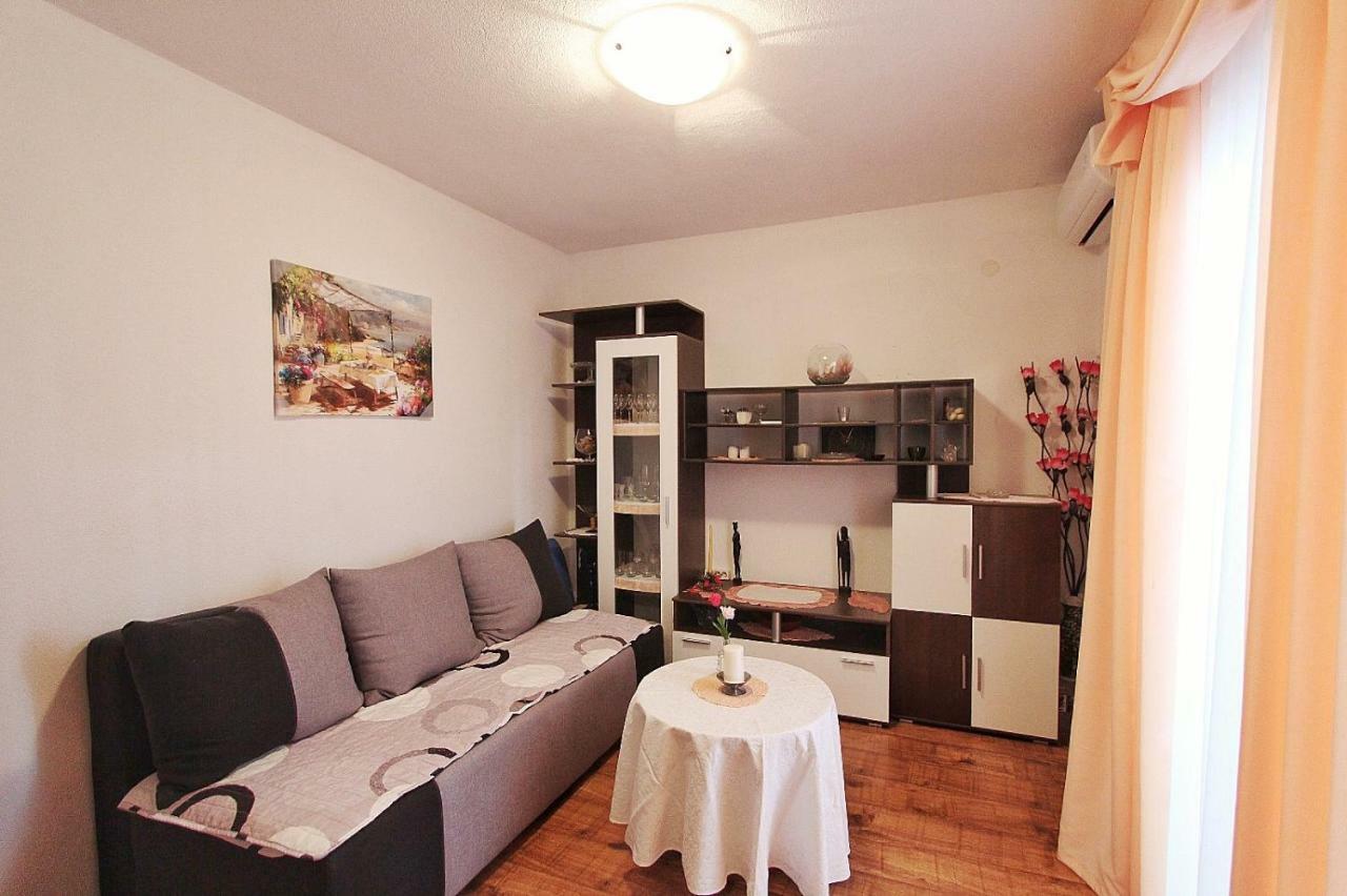 פודסטראנה Apartments Filip מראה חיצוני תמונה