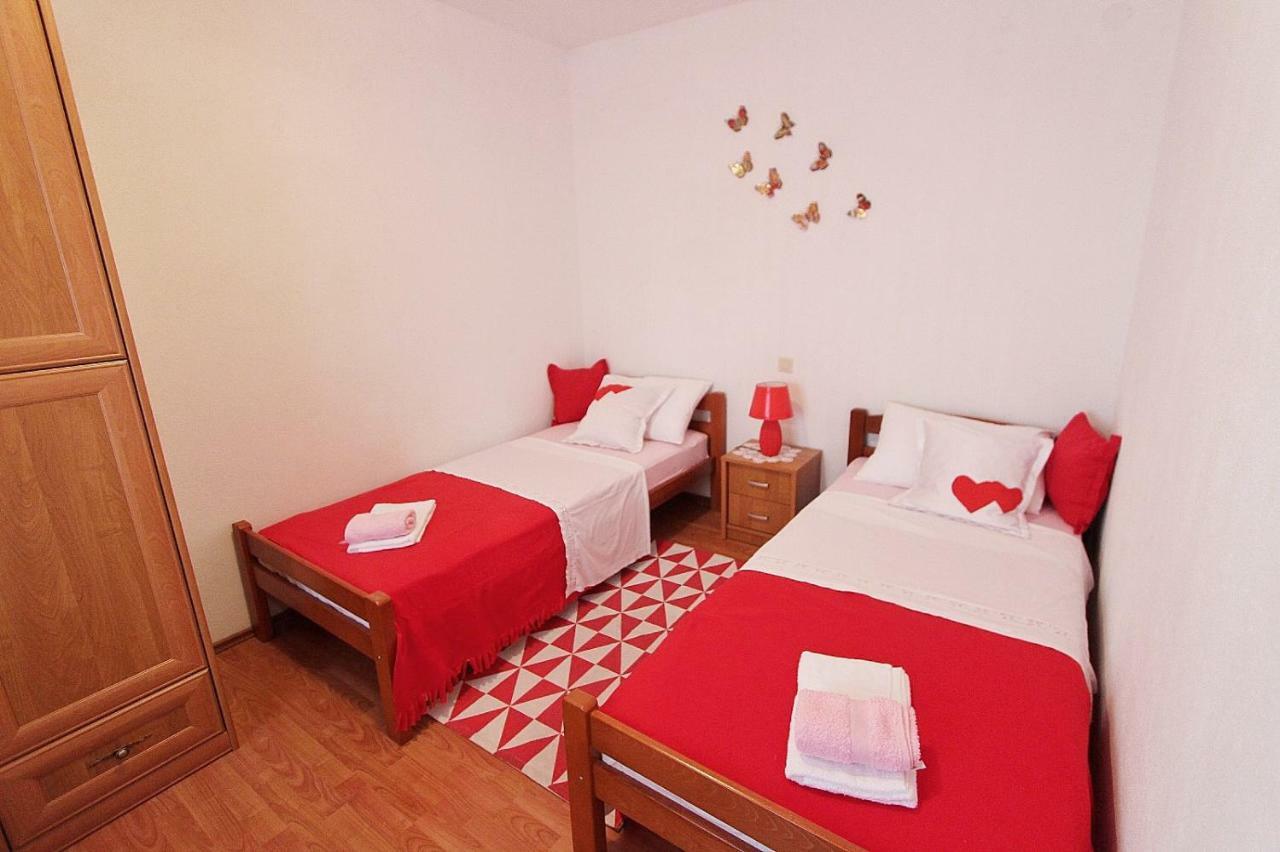 פודסטראנה Apartments Filip מראה חיצוני תמונה